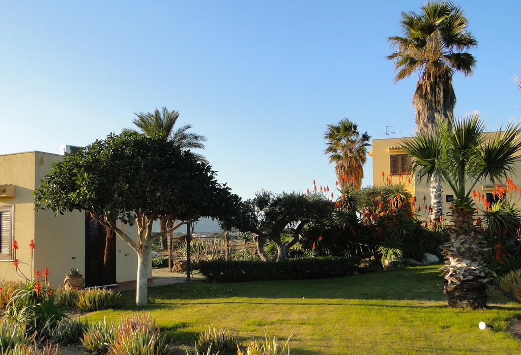 Il Giardino Delle Aloe Guest House Favignana Bagian luar foto